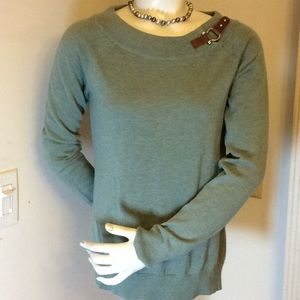 OLIVE GREEN SWEATER WITH BUCKLE